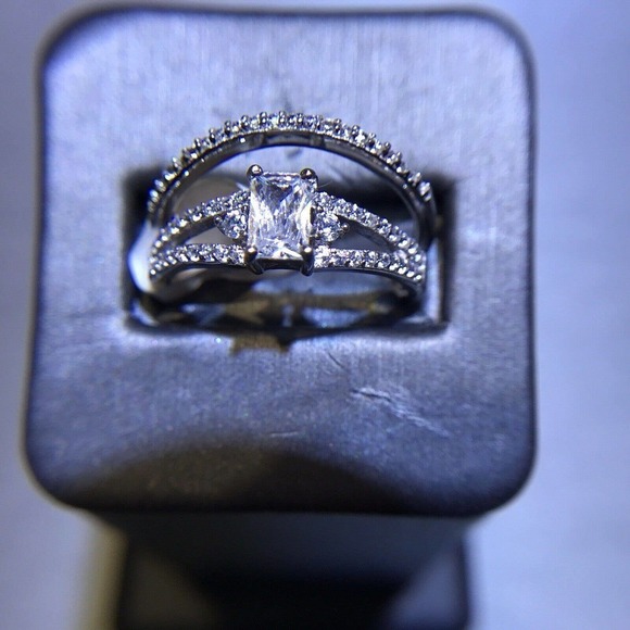 Wedding Set White Multi Stone Sz8.75 Silver 925 NWT (All Stones Simulated) - Picture 5 of 7